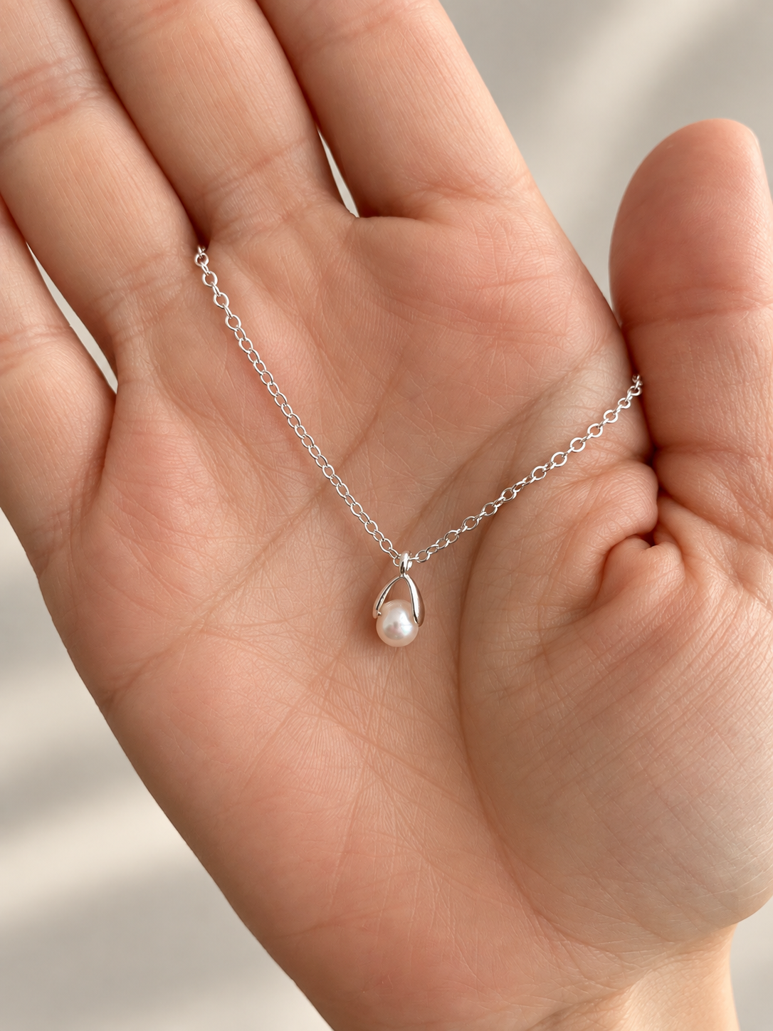 Silver plated freshwater pearl pendant necklace